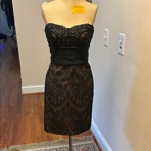 Chic Black Strapless Lace Dress